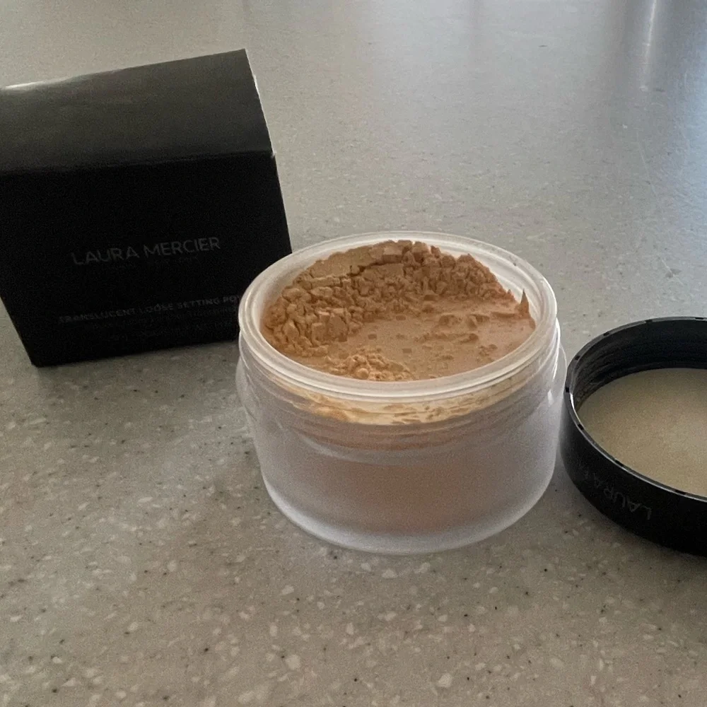 Laura Mercier translucent setting powder (honey)